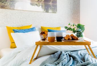 New comfortable apartment with 2 bedrooms near the beach allows 18 year olds to book a room