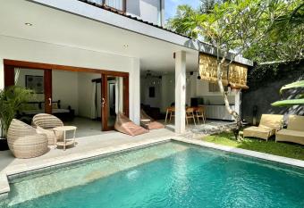 VILLA ANER walking distance to the beach has Balcony rooms