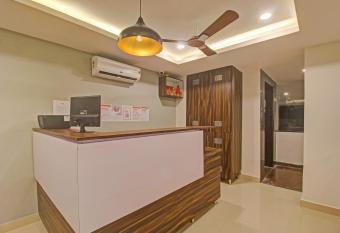 Super Townhouse 733 Whiteridge Gachibowli Near AIG Hospital allows 18 year olds to book a room