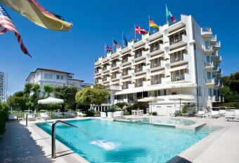 Hotel Il Negresco has Balcony rooms