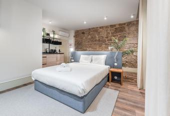 GuestReady - Mercadores 150 Apartments allows 18 year olds to book a room