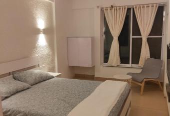 The Banyan shelters has Smoking rooms