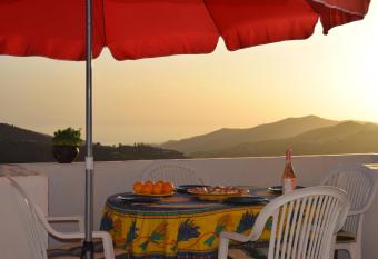 Casa Marlo, Spacious House in the Lively Centre of C  mpeta has Balcony rooms