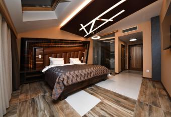 Hotel Havana Loznica allows 18 year olds to book a room