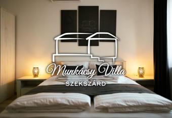 Munk  csy Villa - Szeksz  rd has Balcony rooms