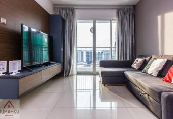 Rumahku LRT at Ara Damansara, Petaling Jaya, near Subang Airport & Malls has Balcony rooms