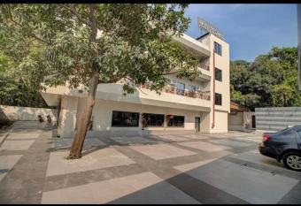 Hotel Merakee - Near Dahisar Mira Road Mumbai has Balcony rooms