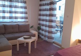 V & V Studio Apartments has Balcony rooms