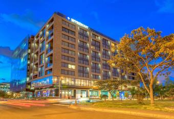 Wyndham Bogota allows 18 year olds to book a room