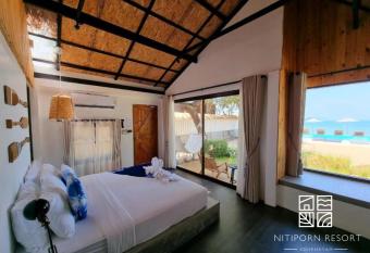 Nitiporn Resort kohphayam & seaagain bar and restaurants has Balcony rooms
