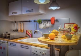 Charmant petit duplex _ 24m2 allows 18 year olds to book a room