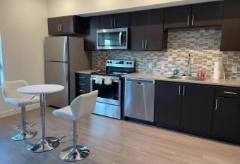 Luxury Apartment with Amenities - San Mateo allows 18 year olds to book a room