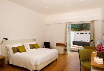 Villa Fiorella Art Hotel has Balcony rooms