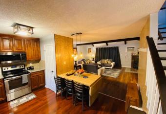 Ski IN/Ski OFF- Camelback Slope side-Renovated 721 has Balcony rooms