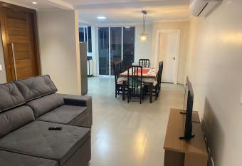 AMPLA casa em Zimbros Bombinhas has Smoking/Balcony rooms