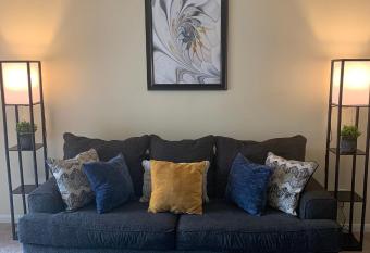 Warm and Cozy One Bedroom Apartment has Balcony rooms