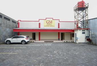 RedDoorz near Siliwangi Semarang allows 18 year olds to book a room