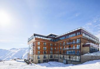 Gudauri Loft 317 has rooms with a private hot tub