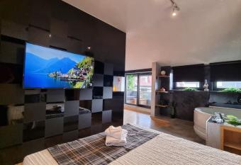 CHILLA MILLA allows 18 year olds to book a room