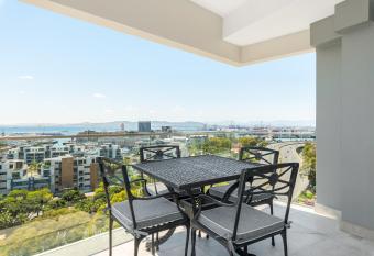 Point Break Luxury Apartments has Balcony rooms