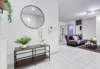 Joyau, s  r  nit  , proche Disney et Paris allows 18 year olds to book a room