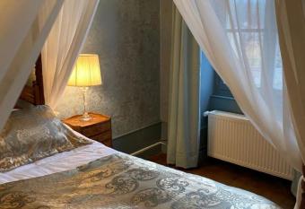 Maison de l Aumance allows 18 year olds to book a room