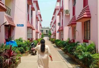 Lovely 1- bedroom apartment in the heart of Bolpur has Balcony rooms