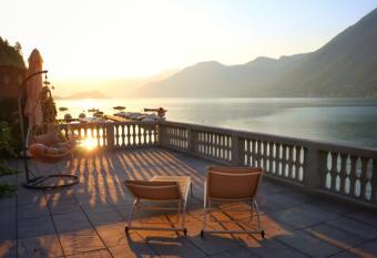 Ortensie al Lago - by MyHomeInComo allows 18 year olds to book a room