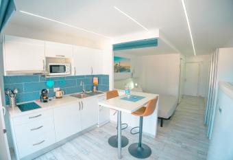 Piso Para  so vicino al mare allows 18 year olds to book a room