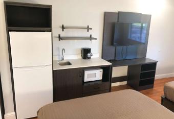 Motel 6 Sacramento, Ca - Natomas allows 18 year olds to book a room