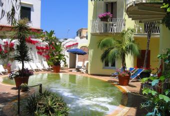 Hotel Europa has Balcony rooms