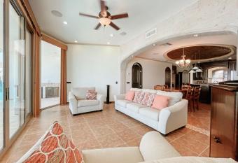 Esmeralda Beach Resort has Balcony rooms