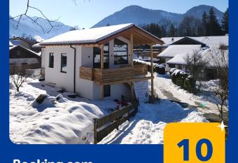 Fuxbau Waldlounge has Balcony rooms