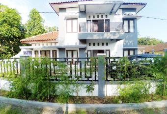 Grand Purwomartani Homestay Jogja has Balcony rooms