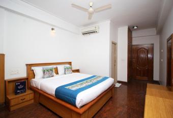 OYO 8646 Mahendra Hotel allows 18 year olds to book a room