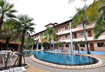 Ampan Resort & Apartment allows 18 year olds to book a room