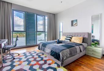 Lux 3BR Suite Puteri Harbour Near Legoland & Hello Kitty with Water Views has Balcony rooms