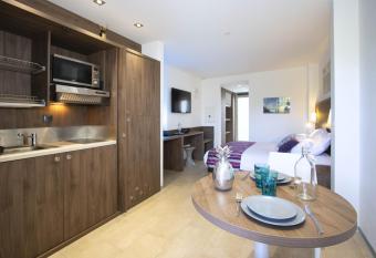 Lecques has Balcony rooms