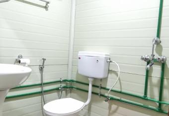 Hotel Tiffin Home has Balcony rooms