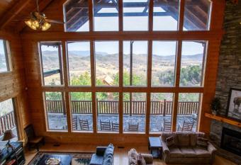 Million Dollar View - Hot Tub, Sauna, Shared Pool has Balcony rooms