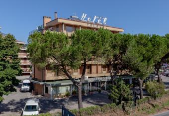 Hotel Tevere Perugia allows 18 year olds to book a room