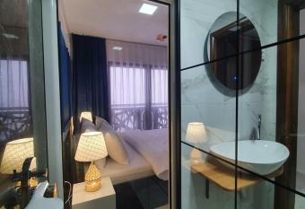 KONAK HILLTOP Lodge & Villa has Balcony rooms