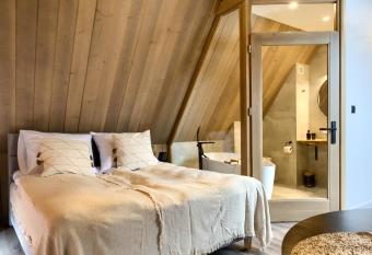 Hill House Apartamenty has Balcony rooms