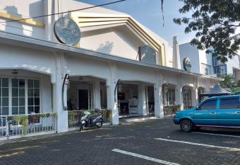 Riche Heritage Hotel allows 18 year olds to book a room