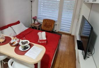 Elena 2 Apartment allows 18 year olds to book a room