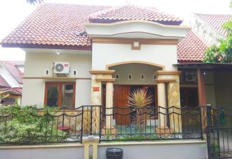 Pesona Mentari Homestay by FH Stay has Balcony rooms