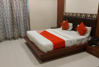 Hotel Shreenath allows 18 year olds to book a room