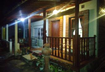Penginapan Homestay Mudiyono Syari ah has Balcony rooms