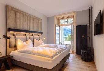 ALPINE INN Davos allows 18 year olds to book a room