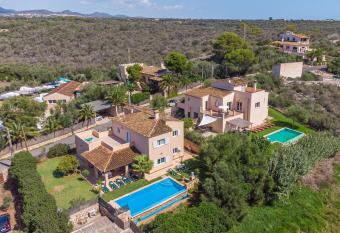 Villa Maya has Balcony rooms